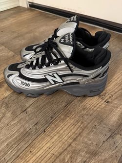 Nike 1000 silver. Men size 9.