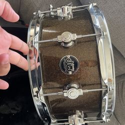 Dw snare with soft case