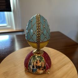 Unique Wizard of Oz Dorothy and Toto Faberge-style music box wicked