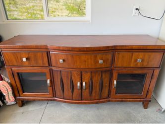 Dinning room side table/cradenza