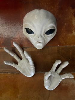 Gray Alien Wall Decoration