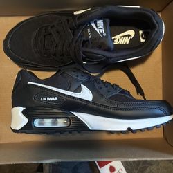 nike air max  black and white size 6 1/2 women’s