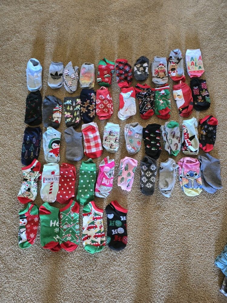 45 Pair Of Socks 9-11
