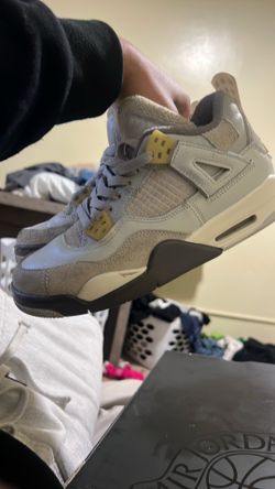 Jordan 4 retro SE “photon dust”