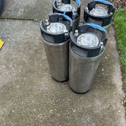 4 Soda/Beer Canisters