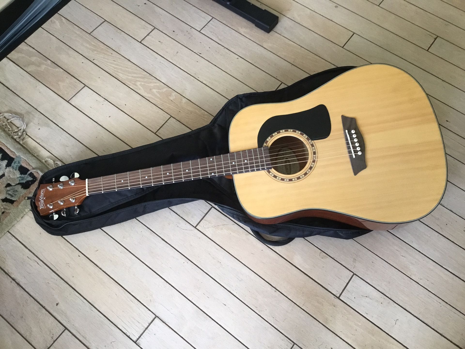 Washburn guitar AD5K with bag