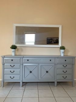 Vintage dresser