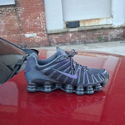 Brand New And Original Men's Nike Shox Sneakers Size 11.5