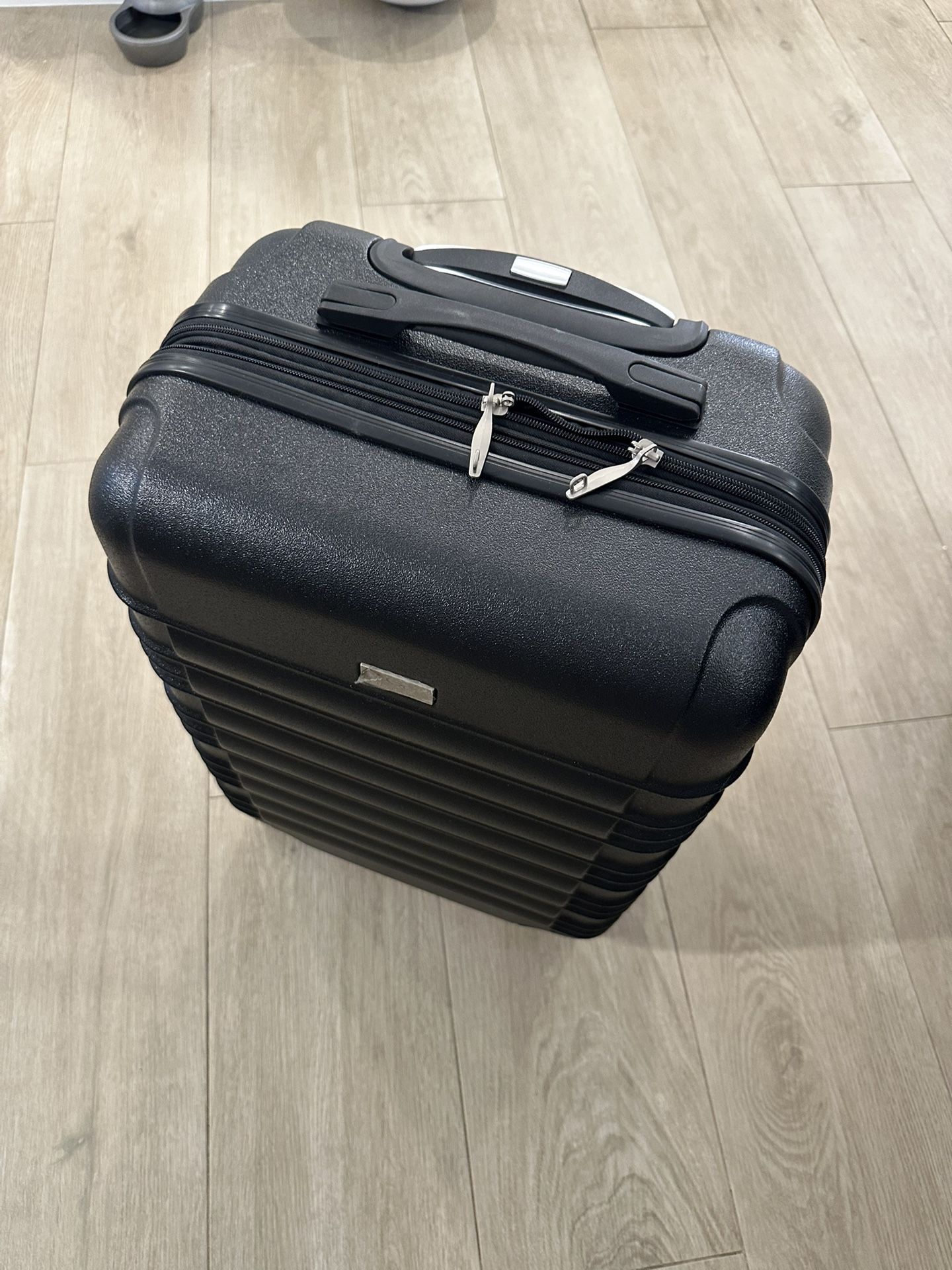 Expanding Travel Luggage Hard She’ll With Wheels. Black