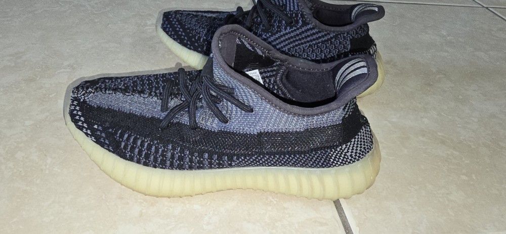 Adidas YEEZY BOOST Size 5 Mens