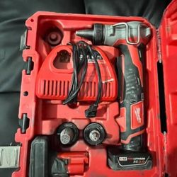 Milwaukee M12 ProPEX Expansion Tool Kit