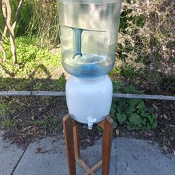 Ceramic Water Dispenser With Stand