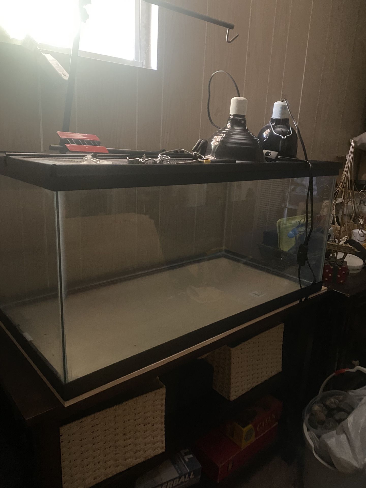 40 gallon fish or reptile tank for Sale in Los Angeles, CA - OfferUp