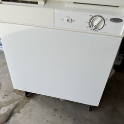 Whirpool dishwasher (Great condition)