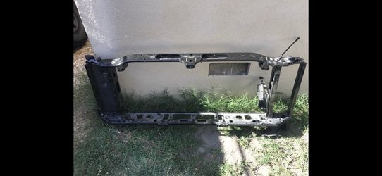 Radiador support GMC Sierra 2017 o Silverado
