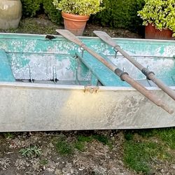 12 Ft. Aluminum Boat with 2 Oars