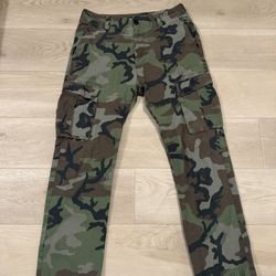 Nike SB Camo Cargo Pants Size 30 – Like New