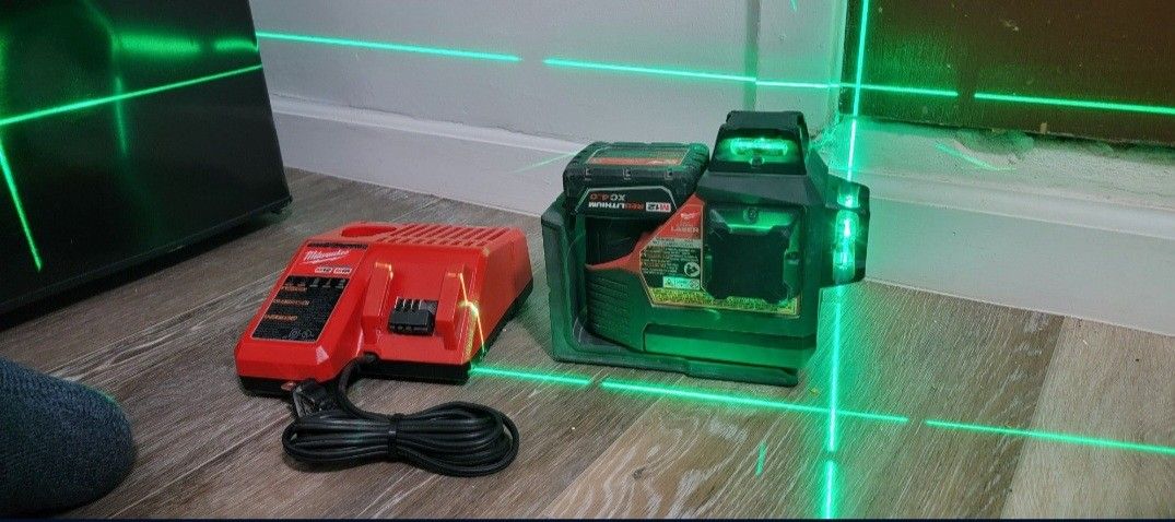 Milwaukee 3-Plane Laser Level, Battery And Charger