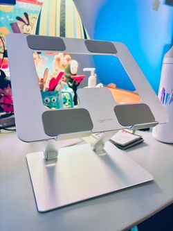 Silver Aluminium alloy heavy duty foldable, non-slip 10” macbook / laptop stand