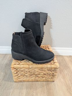 Universal Thread Black Suedeankle Booties with a black chunky lug sole and side zipper Size 9.5