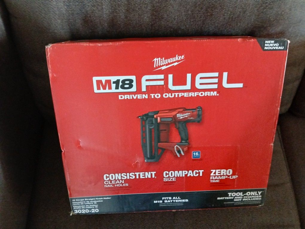 Milwaukee M18 Fuel 16 Ga Nailer Gun