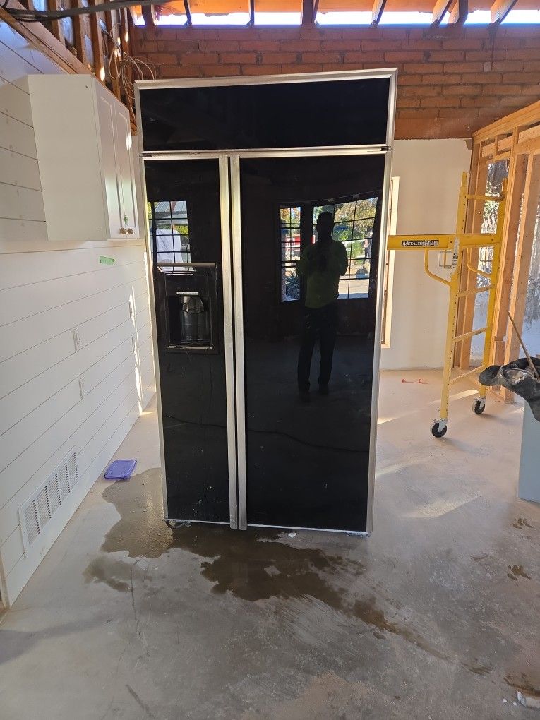 Refrigerator, Build In