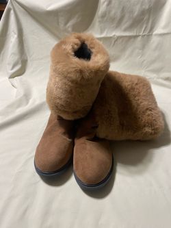 Woman Solid Suede Mid-Calf Boots with a Fuzzy Cuff Size 9