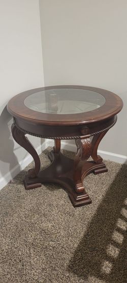 Circle end table