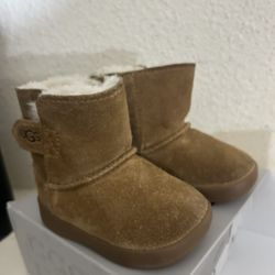 UGG Infant Size 2/3 Chestnut Color Keelan Lined Winter Snow Boots