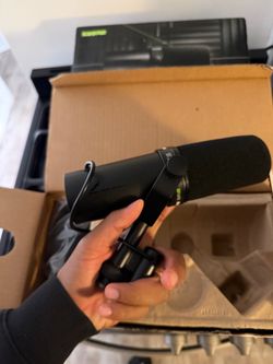 Shure SM7dB Vocal Microphone – Like New – Built-In Preamp