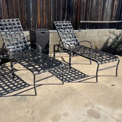 Set Of 2 Chase Lounge Chairs 