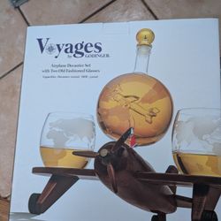 Airplane Decanter And Set Of Glasses With Ice Molds