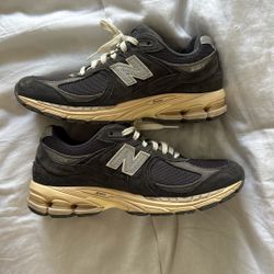 New balance 2002R Men’s 9.5 