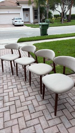 Dinning chairs.  Set of 4