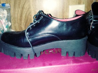 Munro woemans shoe. Size 7 brand new still in the box