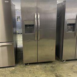 Frigidaire Side By Side refrigerator XFON