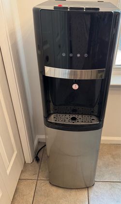 Bottom loading water dispenser