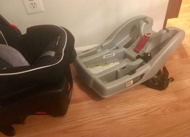 Graco Snugride Click Connect Car Seat and base