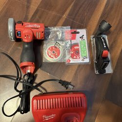 Milwaukee M12 Fuel 12 V Lithium Saw With Extras