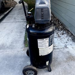 JobSmart 26 Gallon 125 Psi Air Compressor 