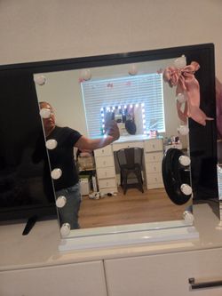 Vanity mirror