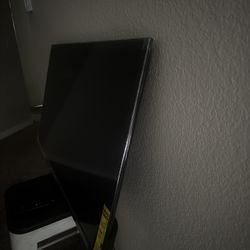 Roku 40” 1080p LCD tv Good Deal $80 OBO 