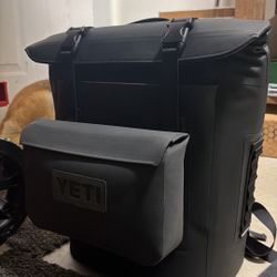 YETI HOPPER M12 BACKPACK SOFT COOLER (black)