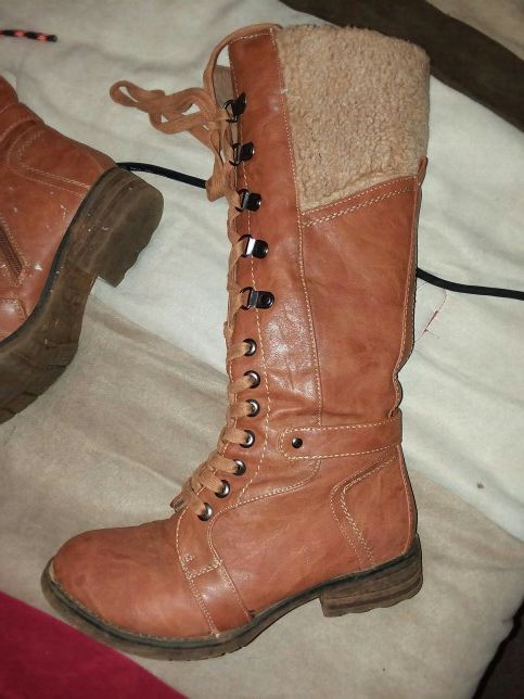 Brown size 5 long boots paid 90$ asking 25