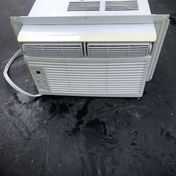 Very Good Condition Frigidaire Air Conditioner 