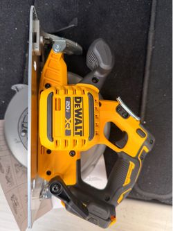 DeWalt 20V MAX XR Brushless Circular Saw DCS590