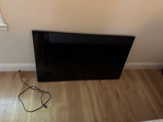 Selling sony bravia 50inch tv + mounting bracket