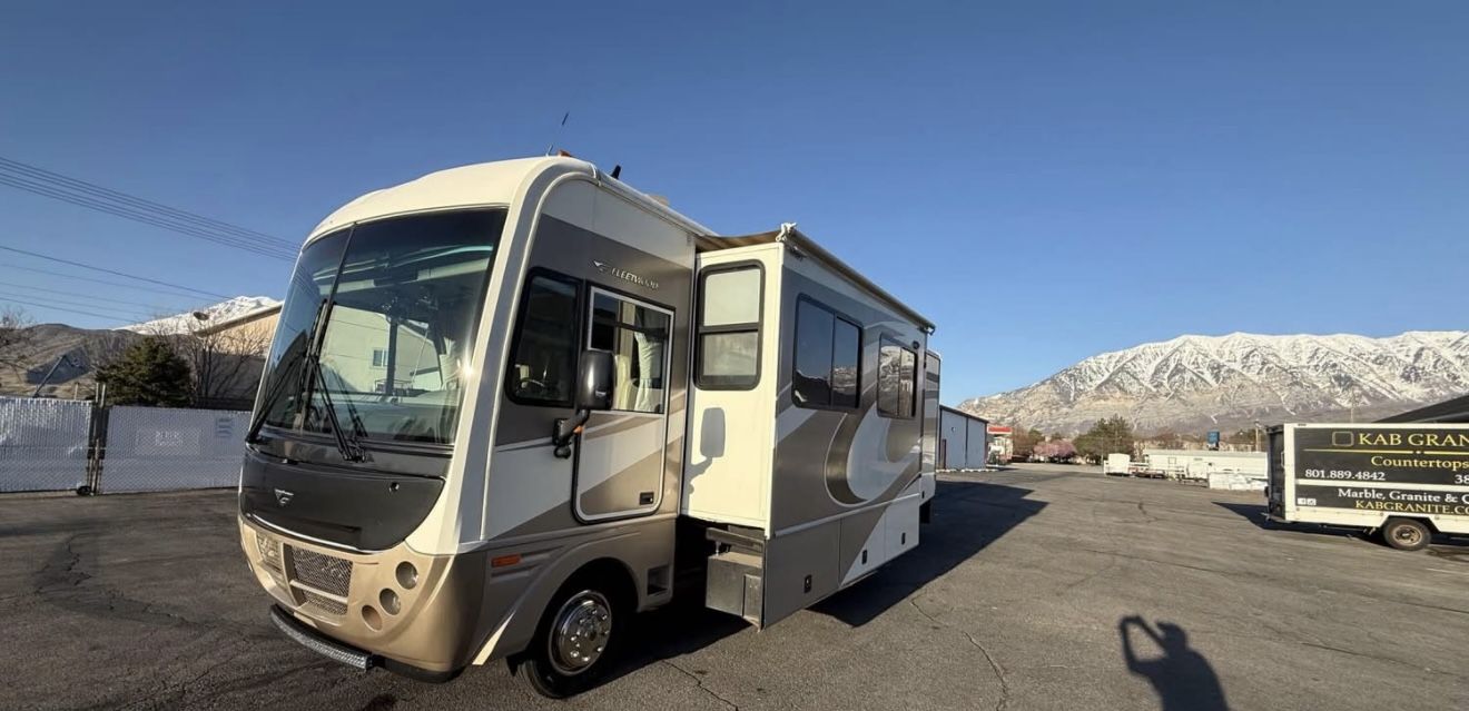 2005 Fleetwood South wind