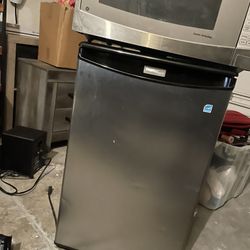  Mini Fridge 