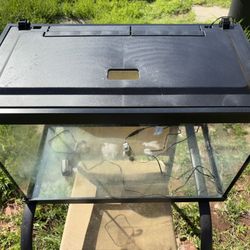 10 Gallon Fish Tank (with light)